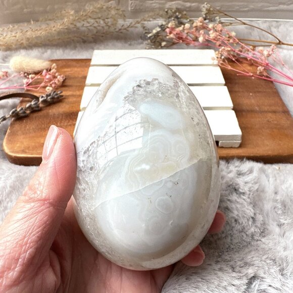 Gorgeous Agate Egg with Druzy - Picture 3 of 9
